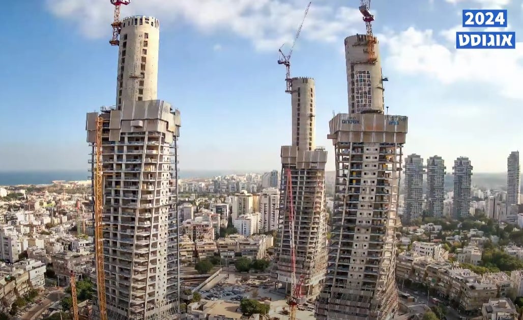 מגדלי כיכר המדינה בתהליך הבנייה