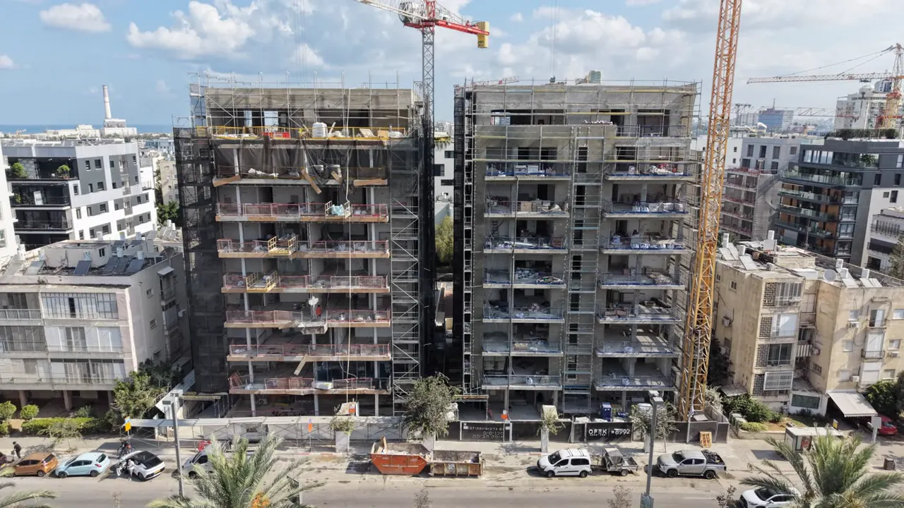 מגדל מגורים, ביקור רביעי