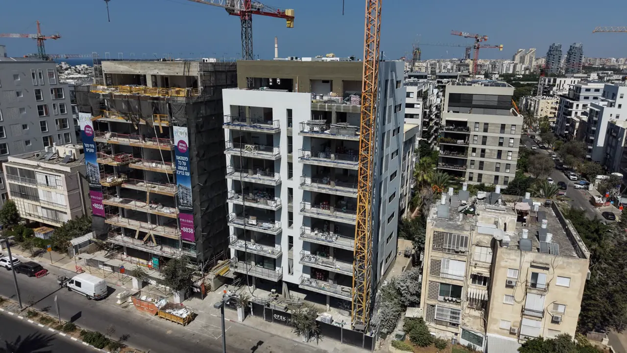 מגדל מגורים, ביקור חמישי